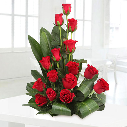 Roses are best gift for anniversary.