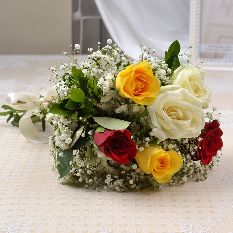 6 Mix Roses Bouquet With Cellophane