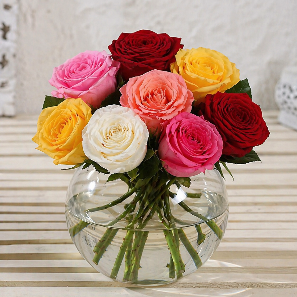 Elegant Mixed Roses in Glass Vase Elegant Mixed Roses in Glass Vase