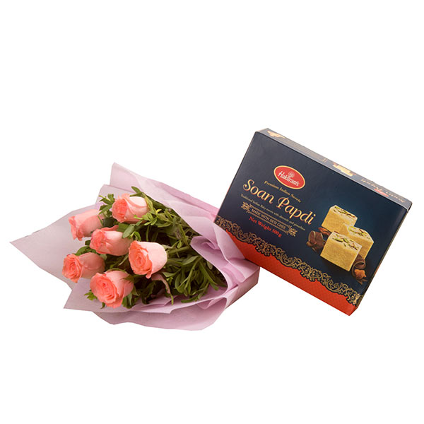 Sweet Delight – Pink Roses & Soan Papdi Combo