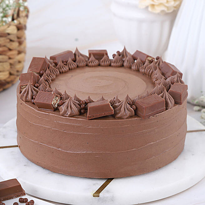 KitKat Crunch Cream Cake