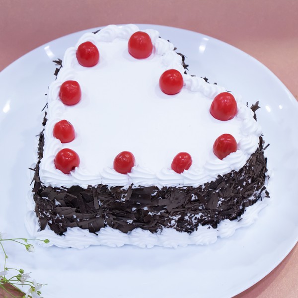 500gm heart shape blackforest cake