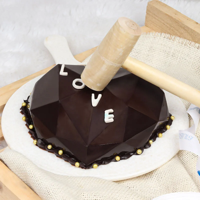 Diamond Heart Pinata Cake_B Diamond Heart Pinata Cake_B