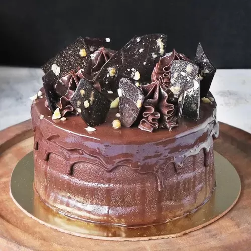 500 Gm Hazelnut Crunch Cake