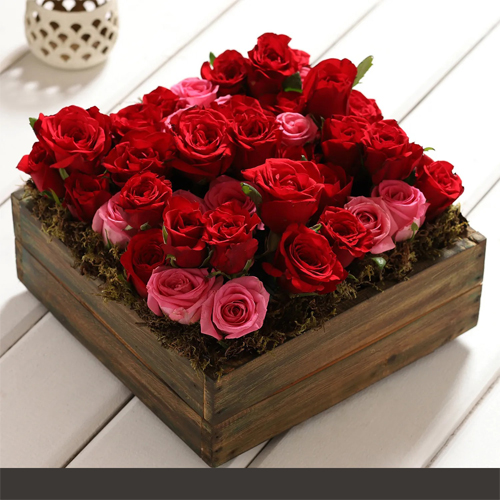 30 Roses in Wooden Tray 30 Roses in Wooden Tray