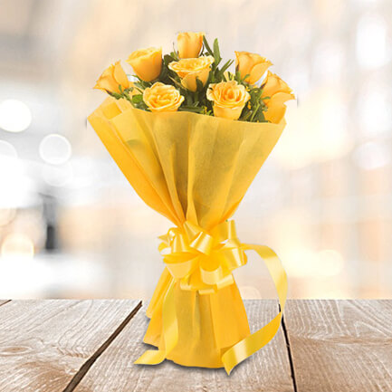 Enticing 8 Yellow Roses