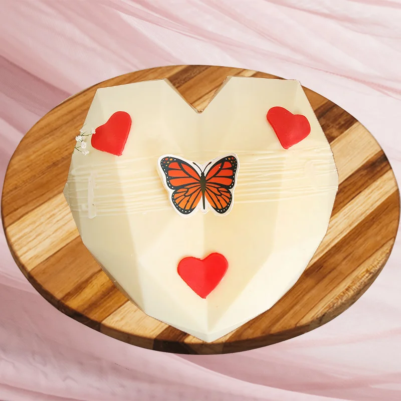 Pinata Red Velvet Cake_A Pinata Red Velvet Cake_A