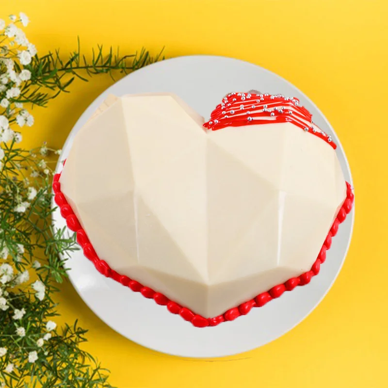 Red Velvet Pinata Cake_A