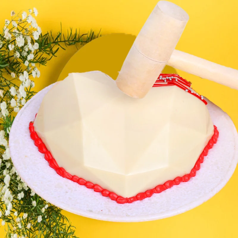 Red Velvet Pinata Cake_C